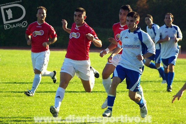 Capoterra-Barisardo 0-1, Stefano Pischedda inseguito da Serreli e Nicola Piras